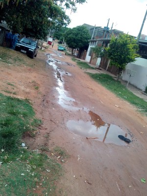 Poças demonstram o grande volume de água perdido. Foto: Patrícia Konda/VozdoNicéia