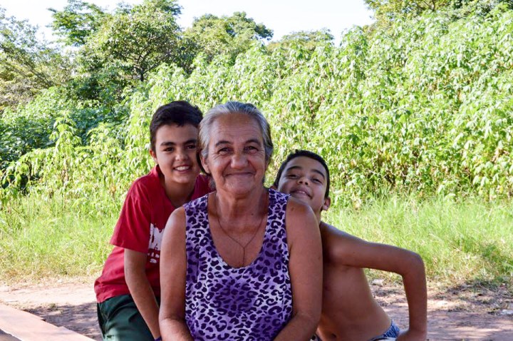 “Eu tenho uma netinha es-pecial e o posto de saúde mais próximo fica no Jardim Europa, do outro ladoda rodovia. E daqui até lá nós vamos a pé. De manhã nós temos que sair às 5 horas, senão não somos atendidos e o agendamento é para o mês seguinte. Ummais próximo ajudaria.”
